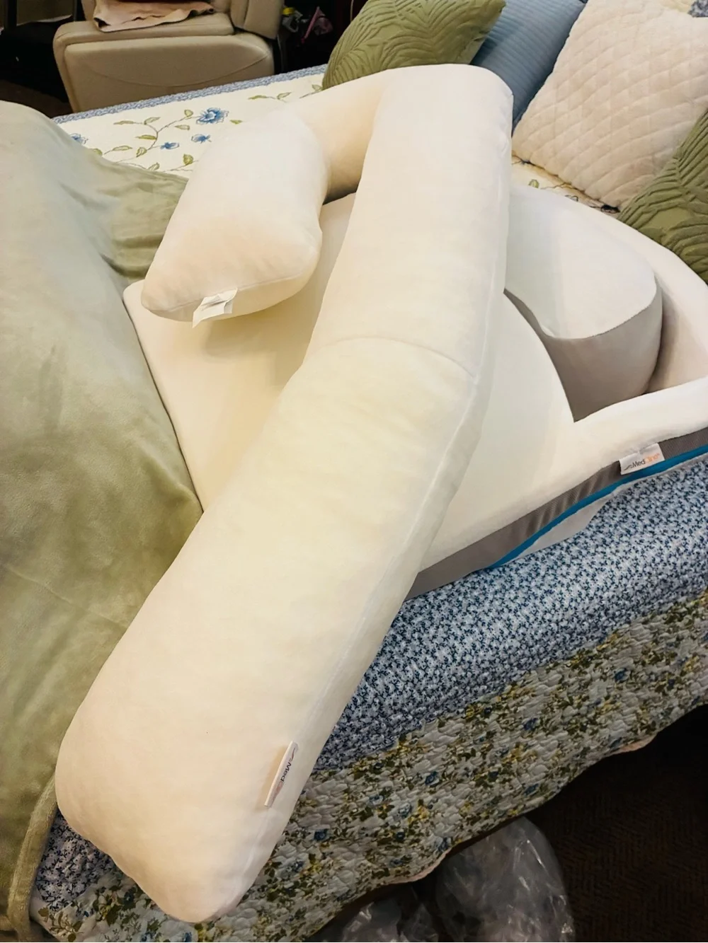 MedCline Shoulder Relief System for Side Sleepers who Suffer with Shoulder Pain